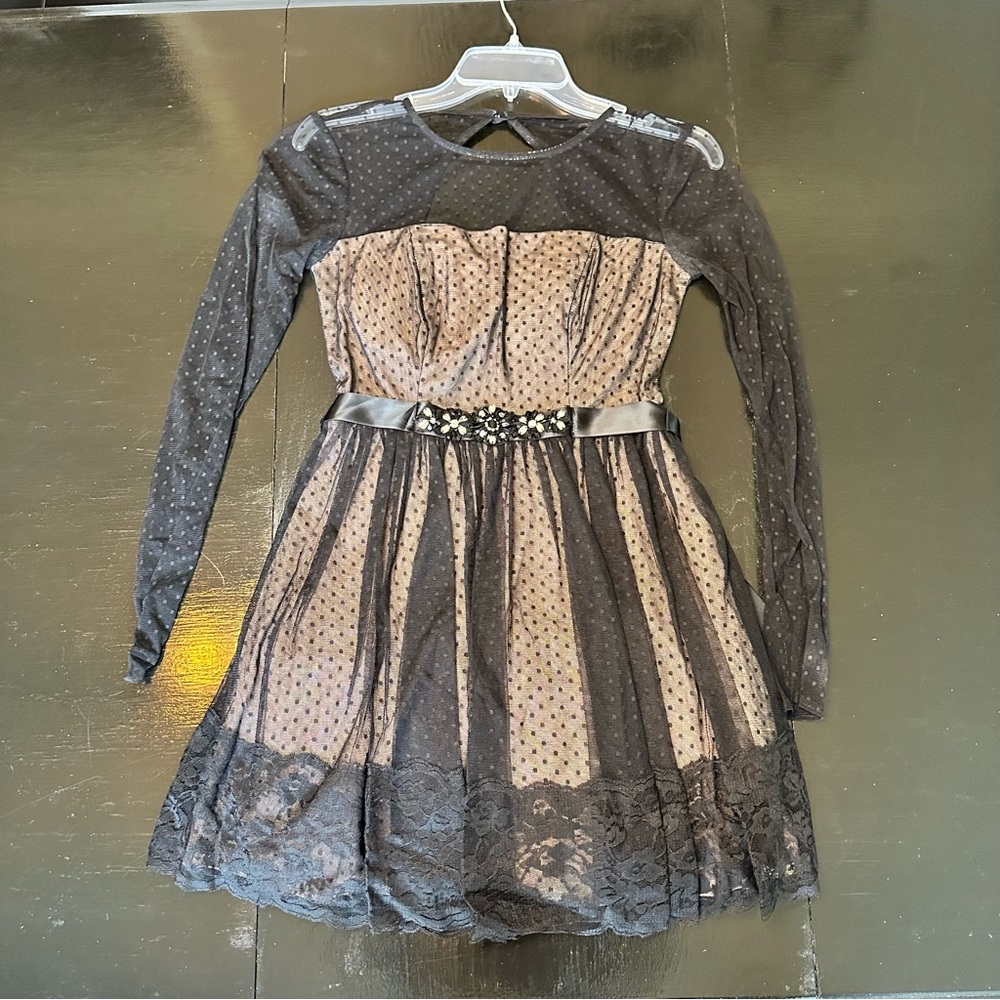 Windsor Size 2 Black and Cream Long Sleeve Dress